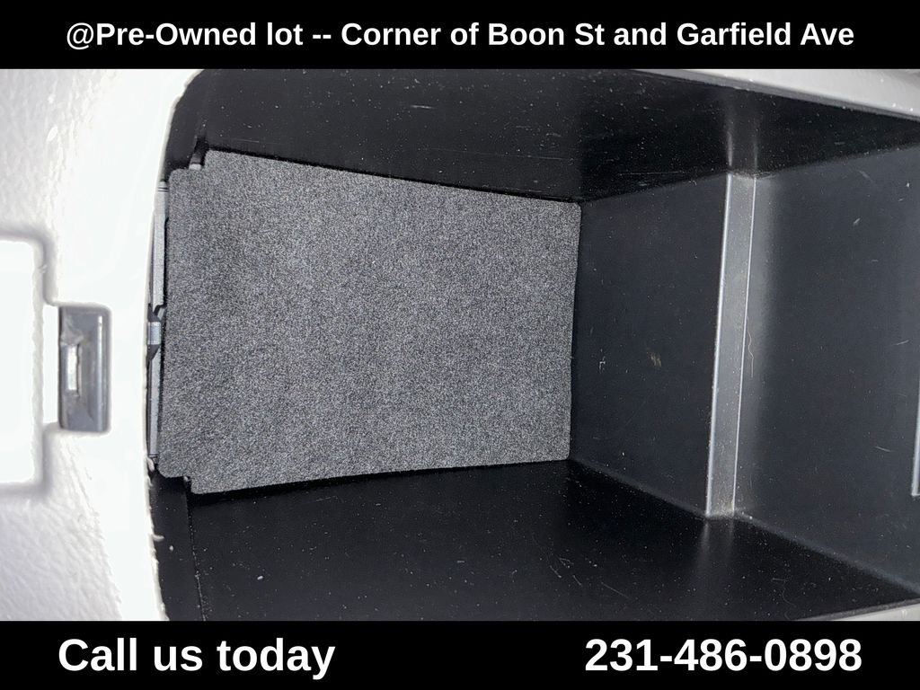 Used 2006 Black Toyota Limited image 24