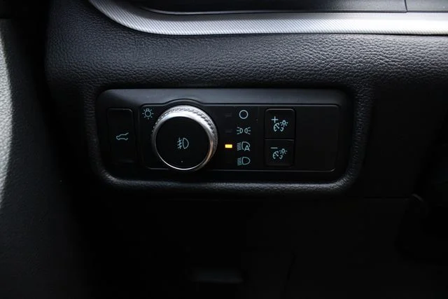 Used 2020 Black Ford XLT image 10