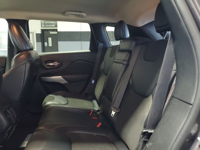 Used 2017 Gray Jeep Trailhawk image 9