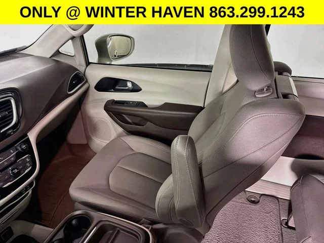 Used 2020 White Chrysler Touring image 21