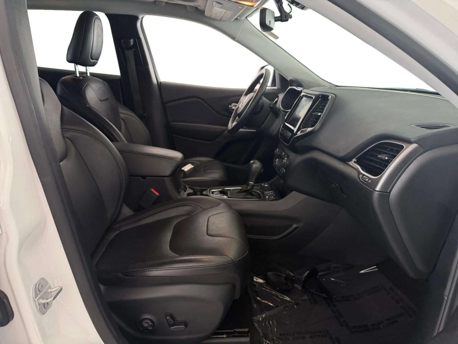 Used 2019 Bright White Clearcoat Jeep Limited image 31