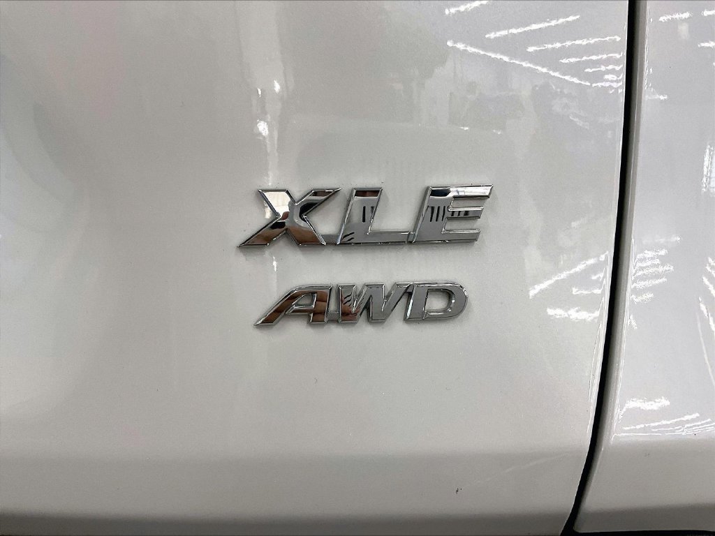 Used 2023 Beige Toyota XLE Premium image 11