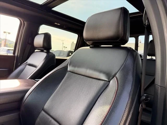 Used 2023  Ford Lariat image 14