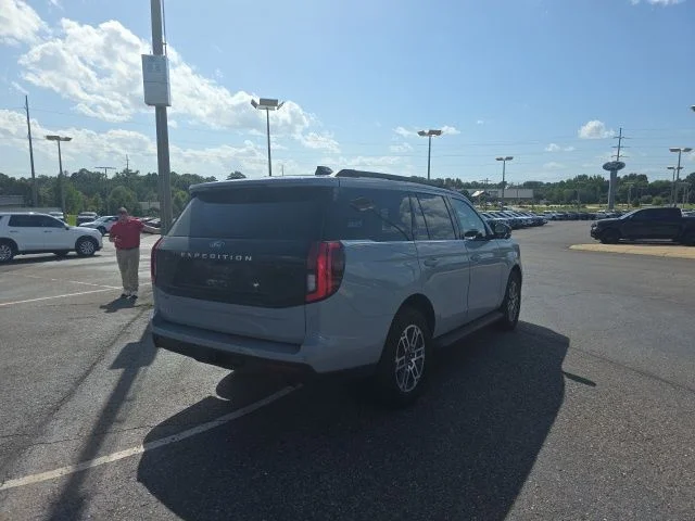 Used 2025 Gray Ford Active image 3