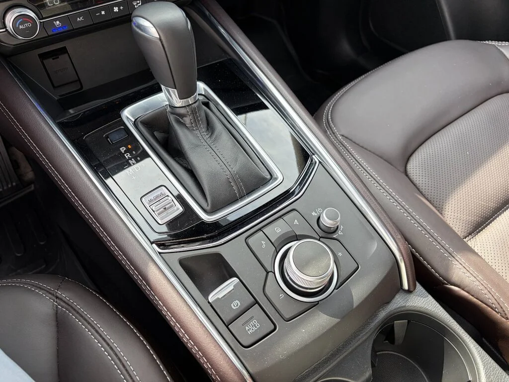 Used 2024  Mazda Signature AWD at Top of the Line. Turbo! Finance a image 27