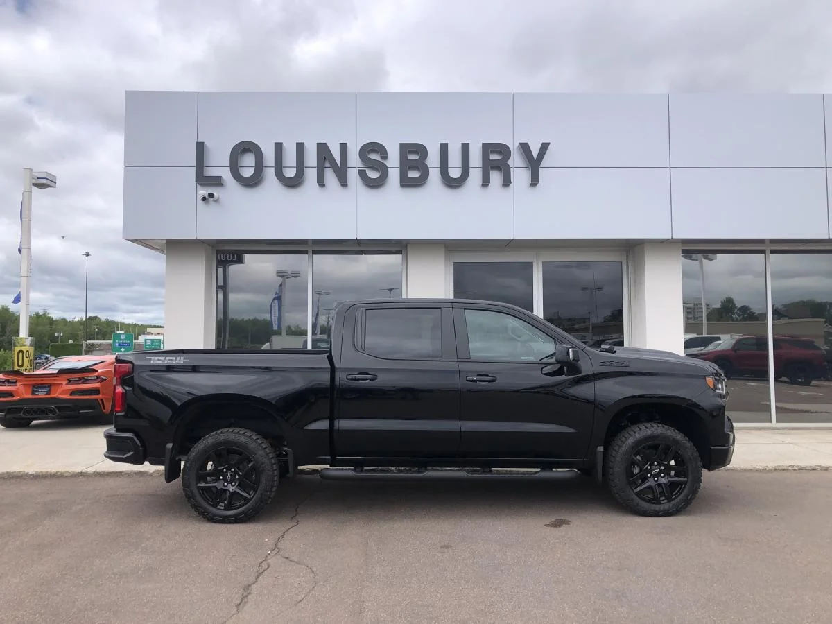 New 2026 Black Chevrolet 4wd Crew Cab 147" Lt image 2