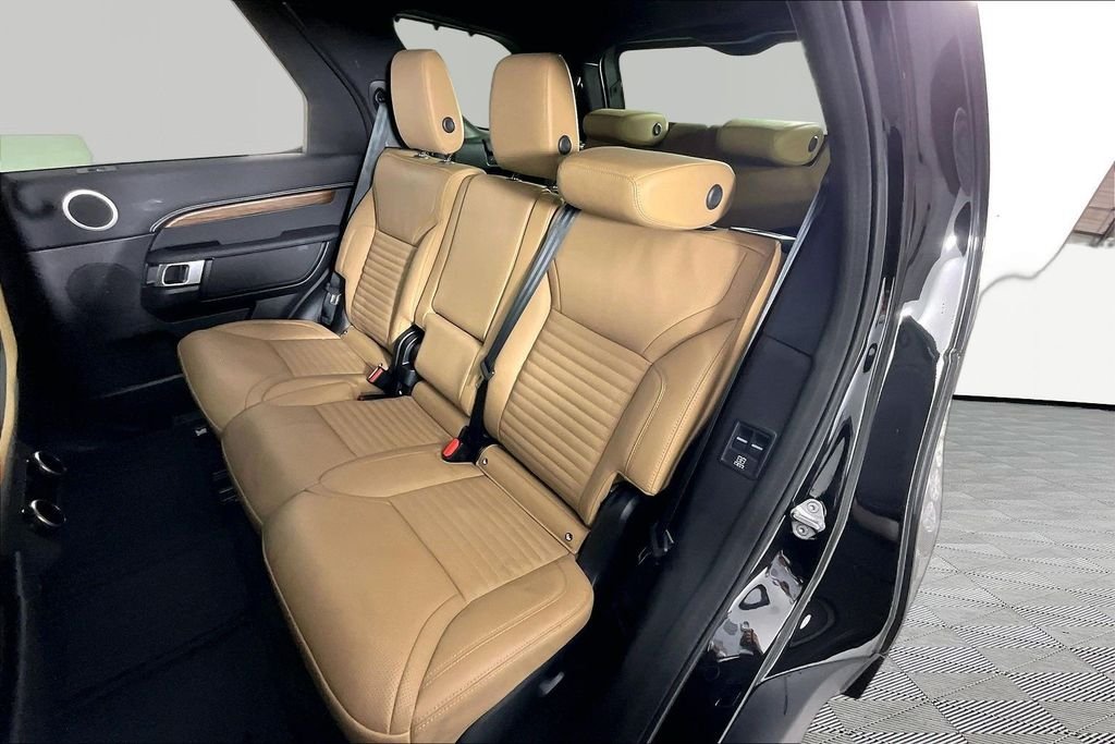 Used 2024 Black Land Rover Dynamic SE image 21