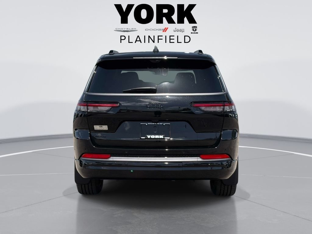 New 2026 Diamond Black Crystal Pearl-Coat Exterior Paint Jeep Limited image 6