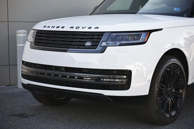 New 2026 Fuji White Land Rover SE 7 Seats image 2