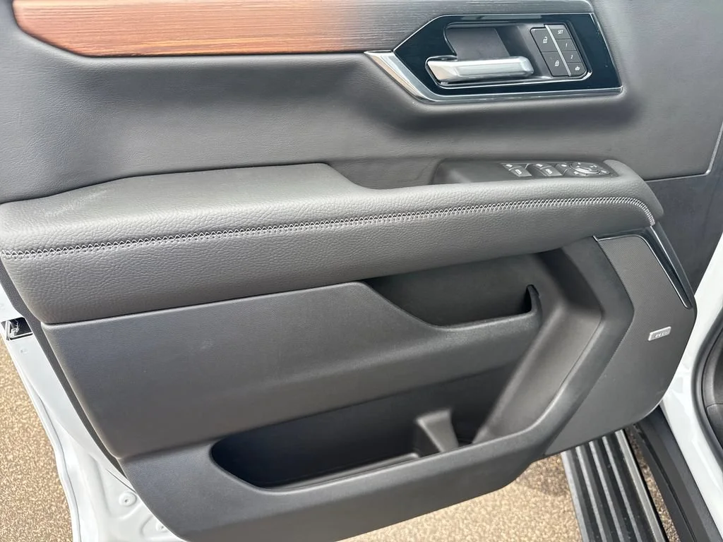 2026 GMC Yukon XL Denali - Photo 11
