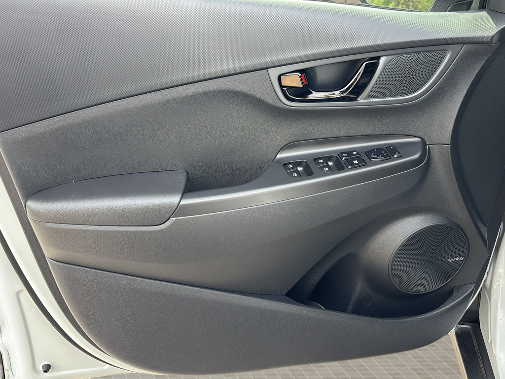 Used 2021 Chalk White Hyundai NIGHT image 15