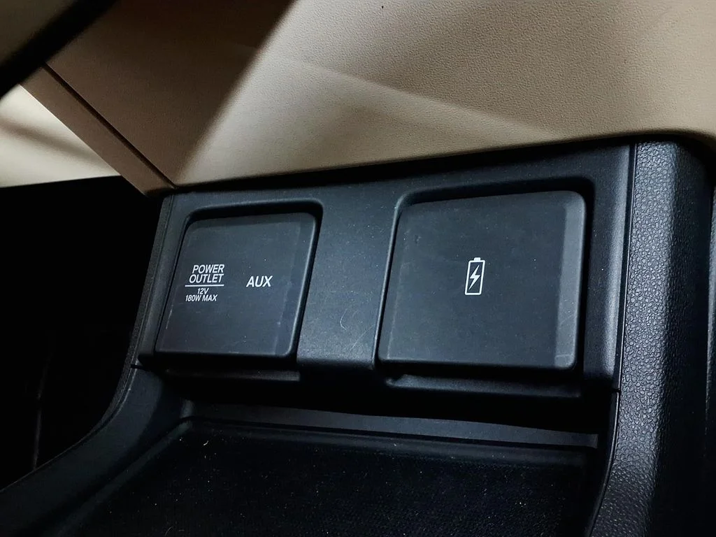Used 2020 White Acura Base image 25