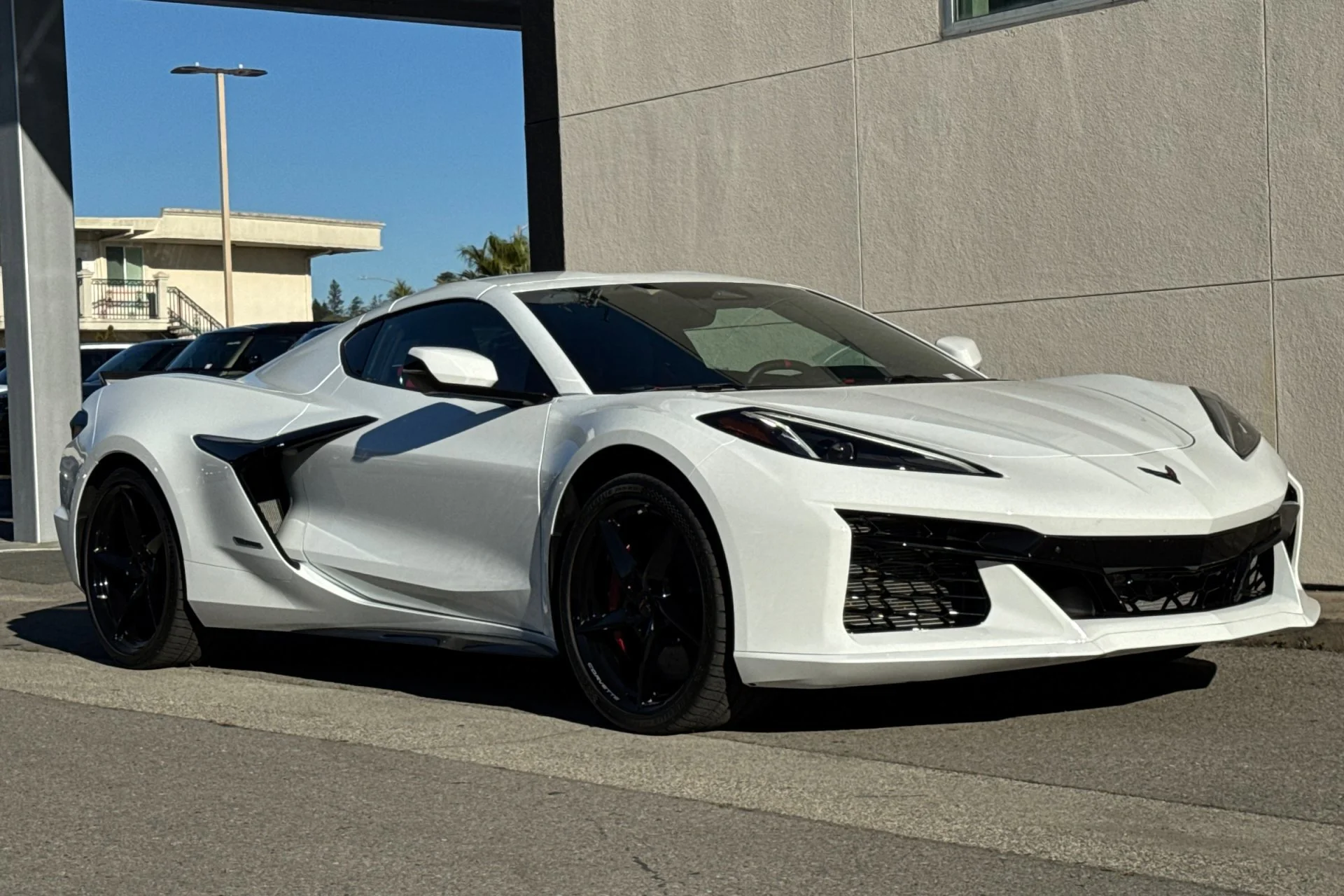 Used 2025 Arctic White Chevrolet E-RAY 2LZ image 8