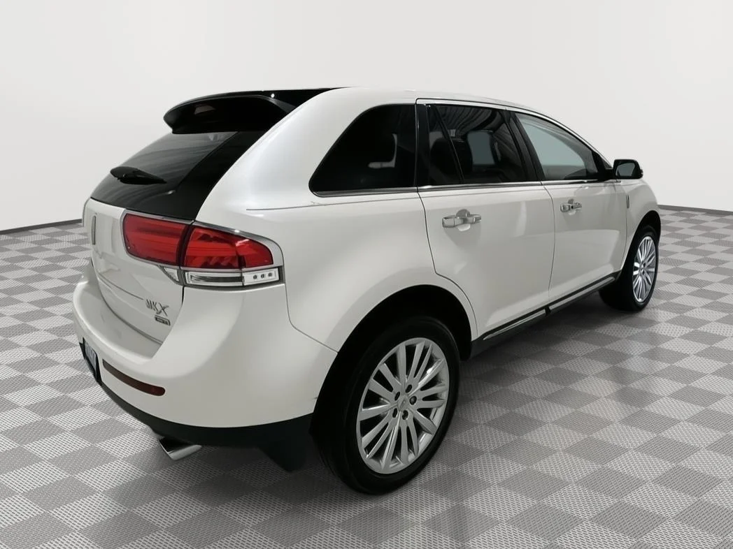 Used 2015 White Lincoln AWD image 5