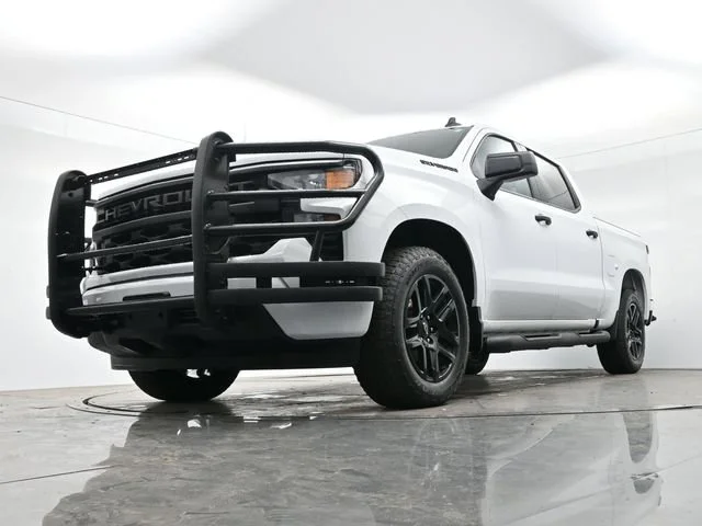 Used 2025 Summit White Chevrolet Custom image 24