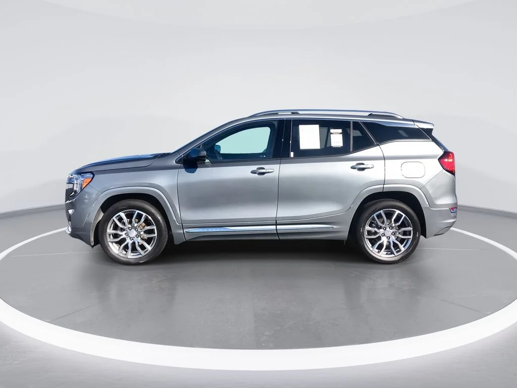 Used 2023 Silver GMC Denali image 5
