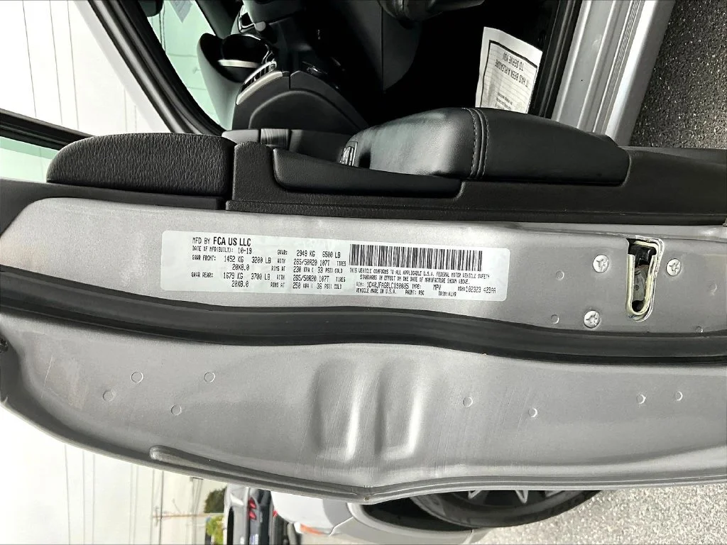 Used 2020 Silver Jeep Altitude image 22
