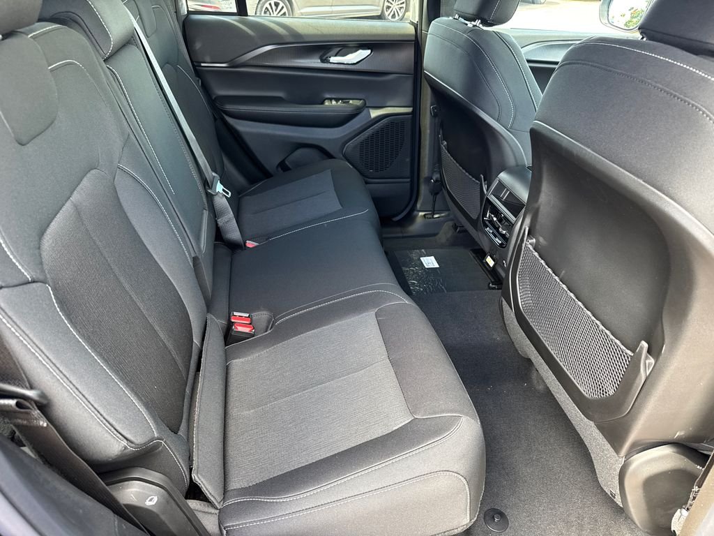 New 2026 Diamond Black Crystal Pearlcoat Jeep Laredo X image 17