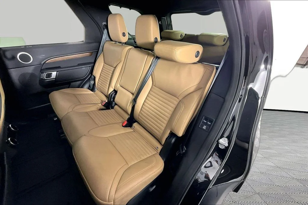 Used 2024 Black Land Rover Dynamic SE image 21