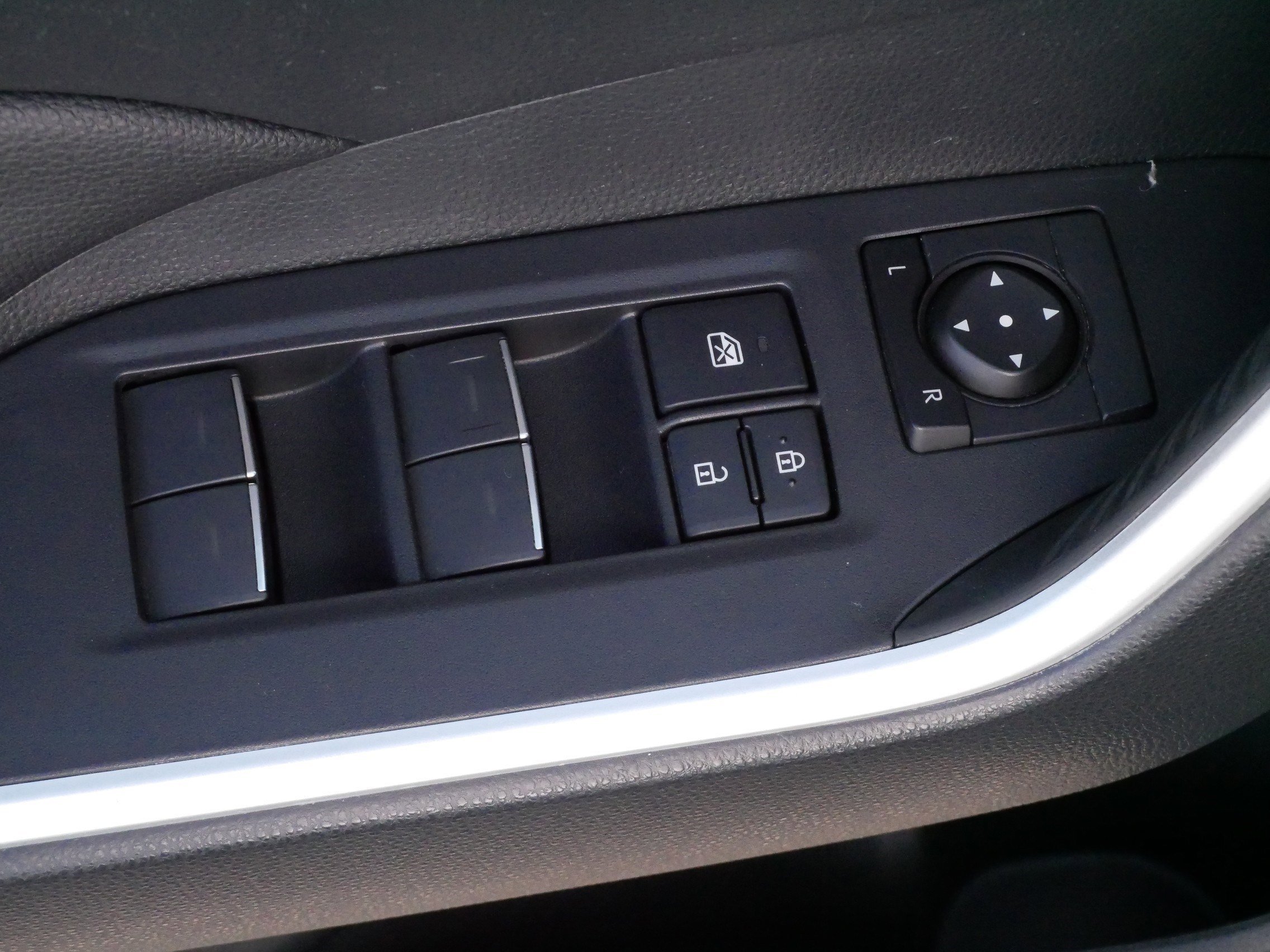 2022 Toyota RAV4 XLE Premium - Photo 19