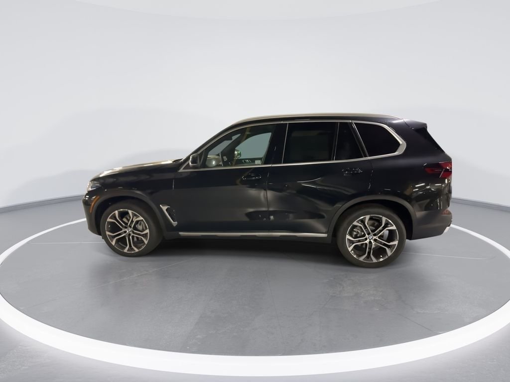 Used 2026 Black Sapphire Metallic BMW xDrive40i image 5