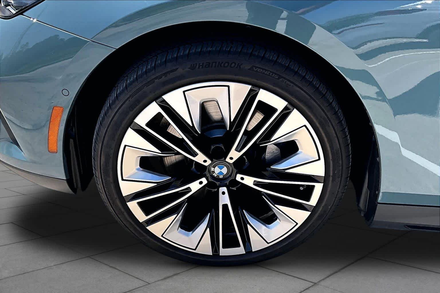Used 2026 Cape York Green Metallic BMW 530i image 10
