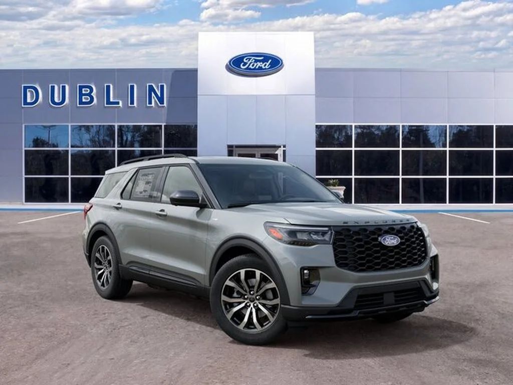 New 2027 Avalanche Gray Ford ST-Line image 5