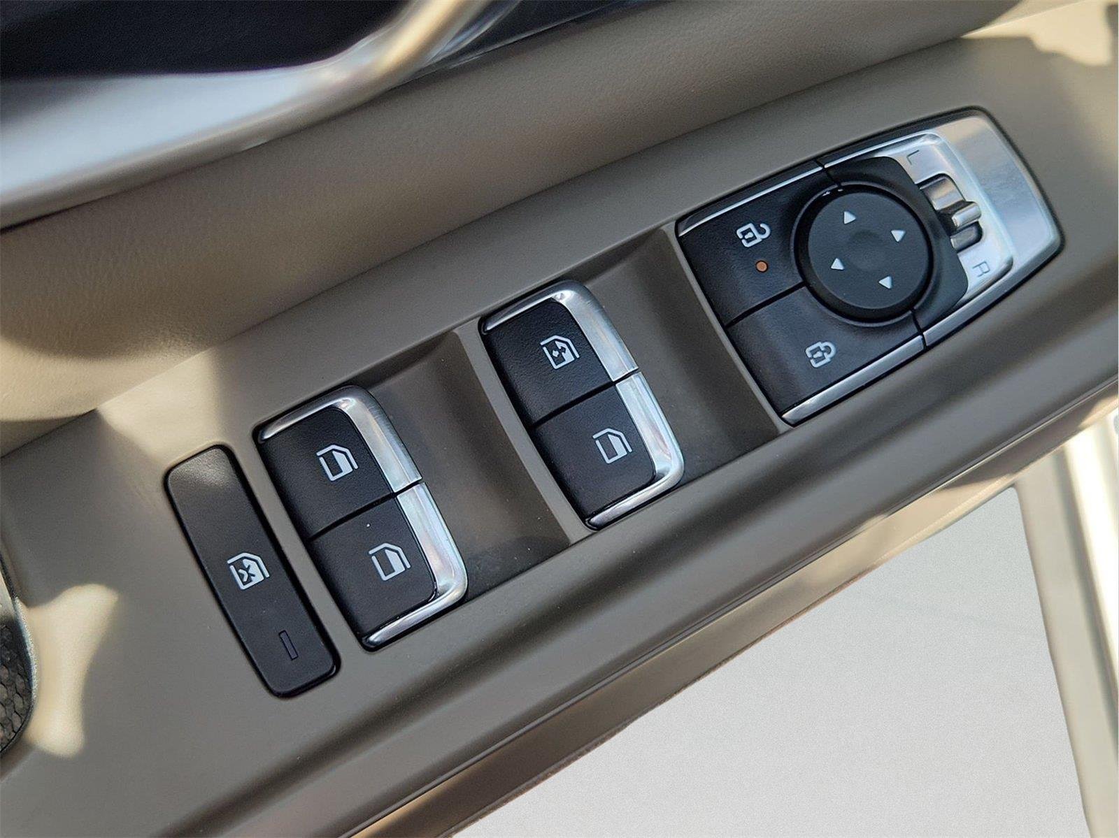2025 Kia Carnival MPV photo 22 of 33