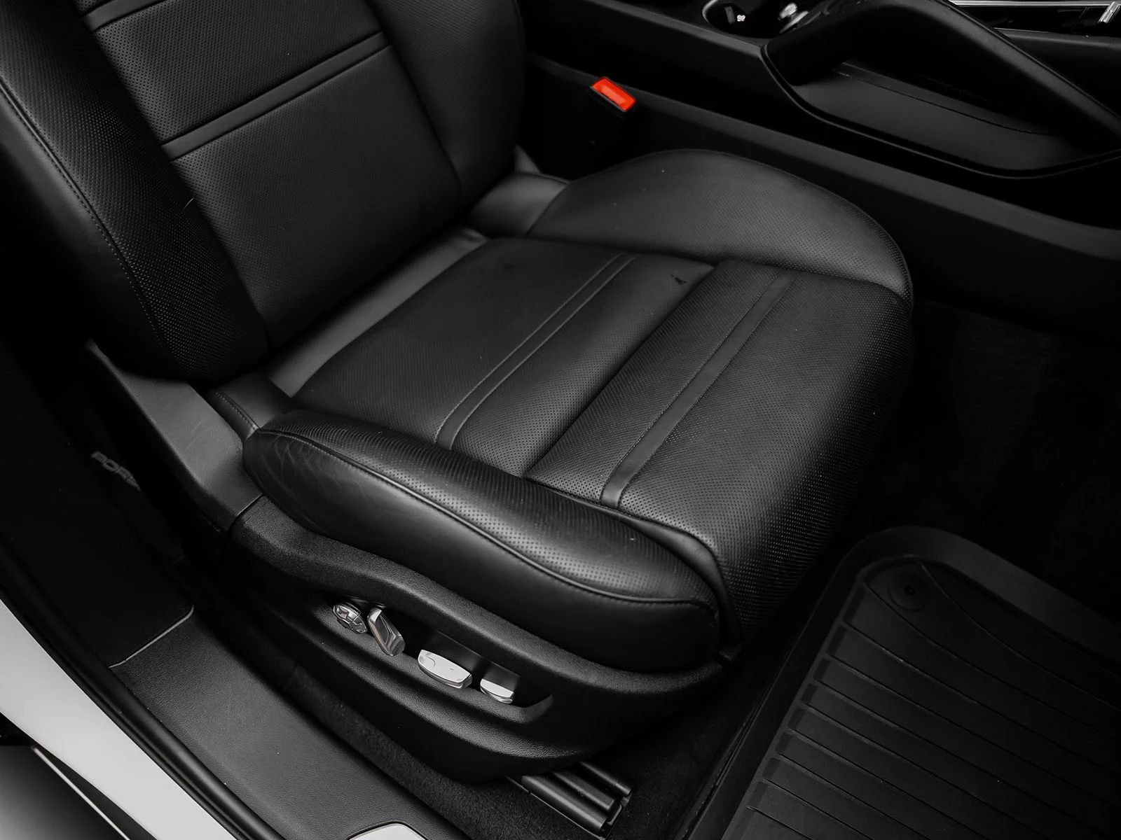 Used 2019 White Porsche Base image 34