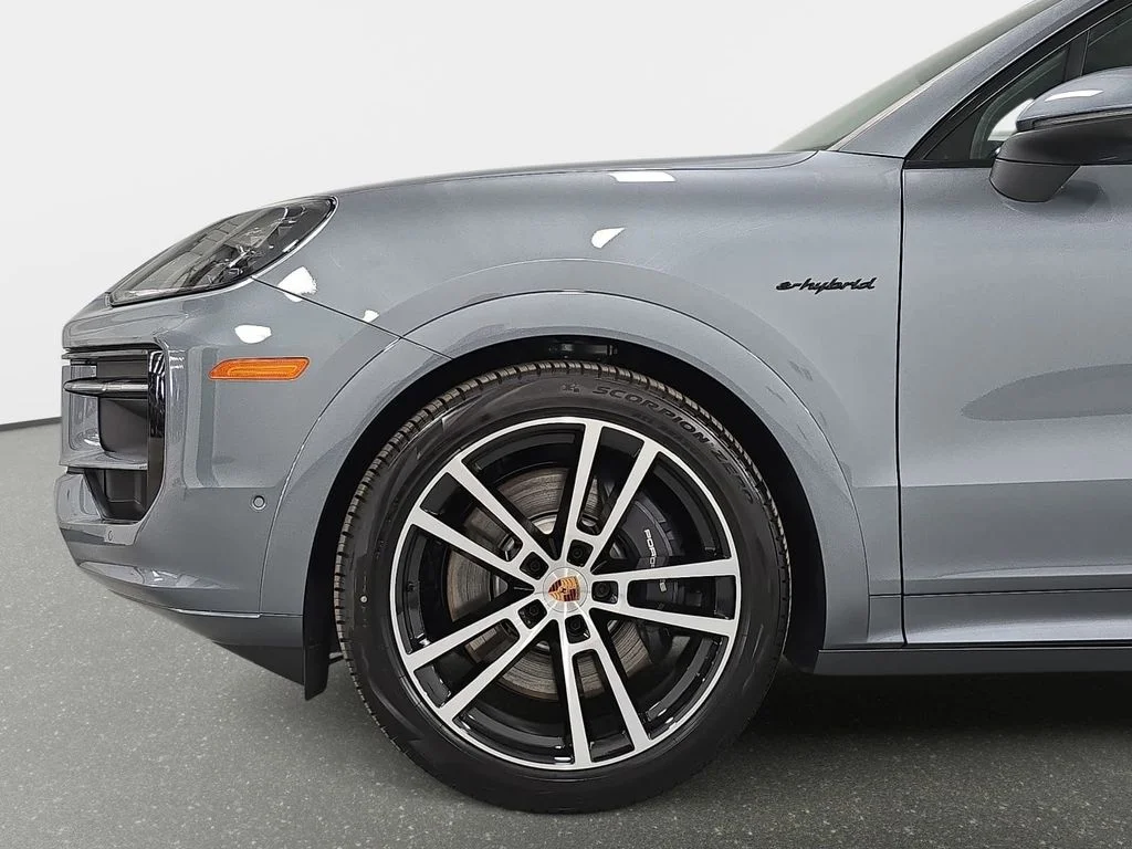 New 2026 Vanadium Grey Metallic Porsche E-Hybrid image 10