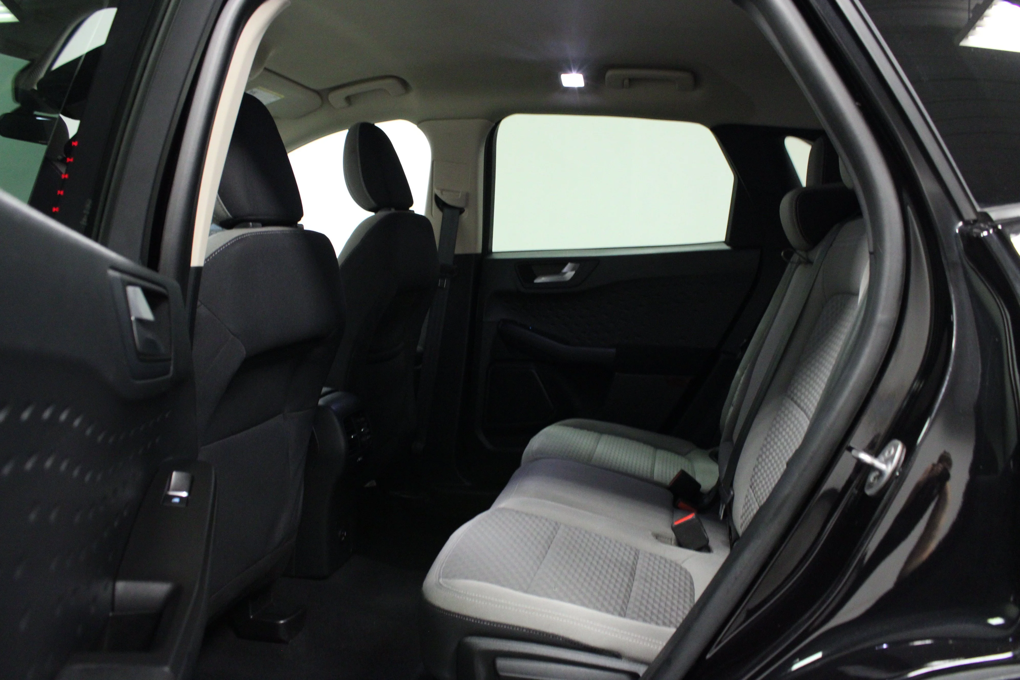 Used 2020 Black Metallic Ford SE image 13