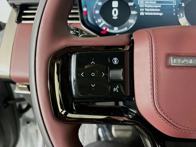 New 2026 White Land Rover Dynamic SE image 10