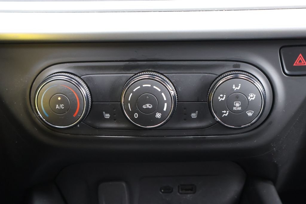 Used 2024 Green Chevrolet 1RS image 18