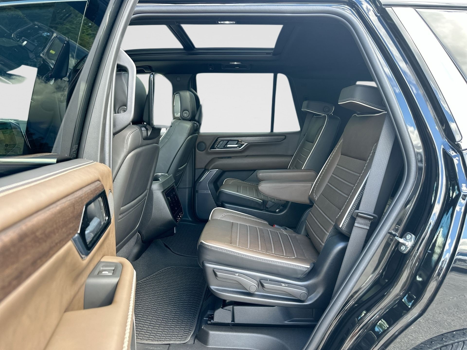 2025 GMC Yukon Denali Ultimate - Photo 25