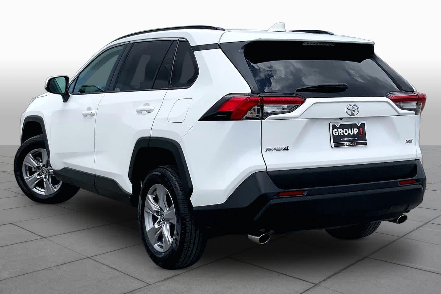 Used 2025 Ice Cap Toyota XLE image 12