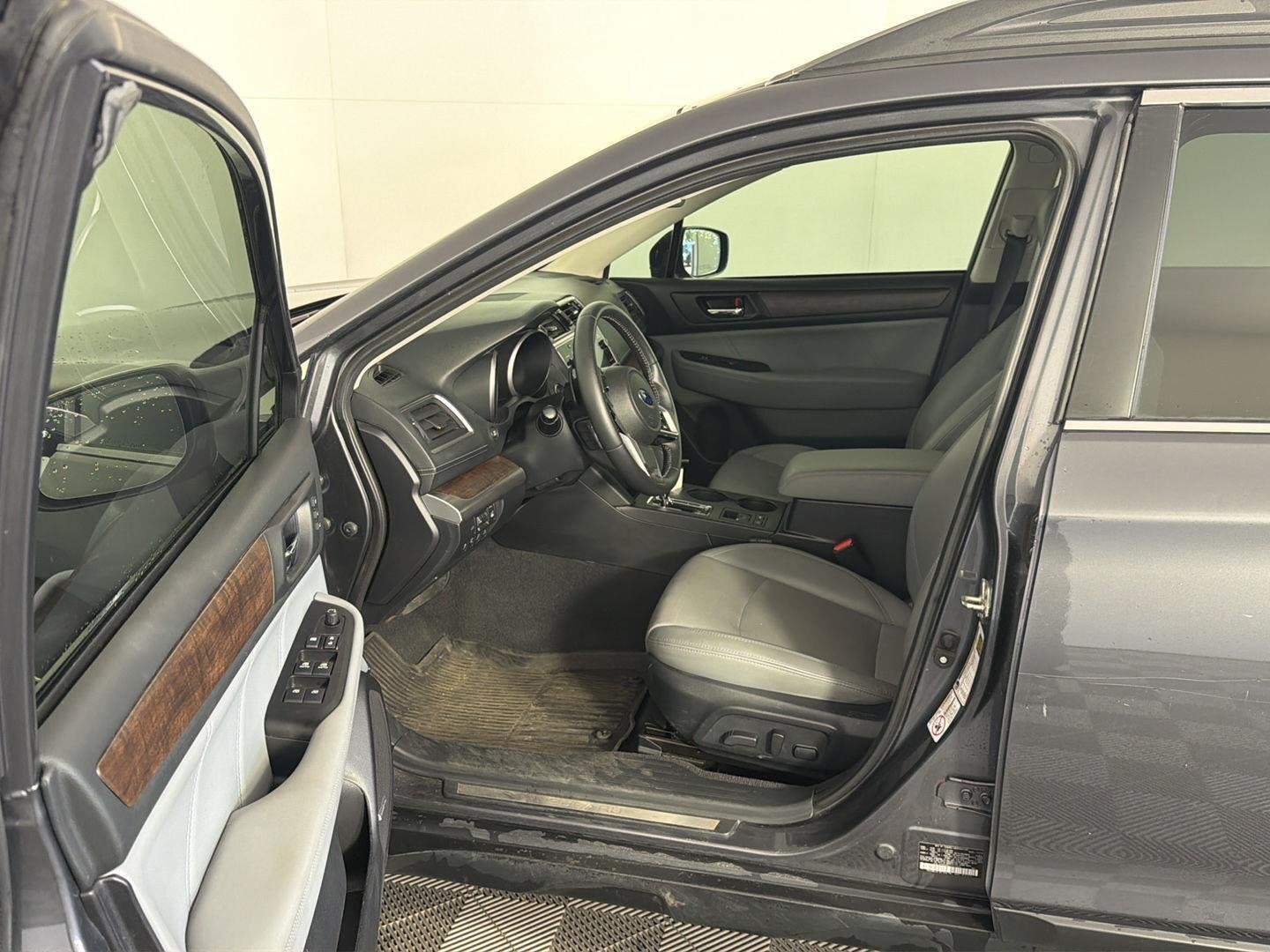 Used 2018 Magnetite Gray Metallic Subaru Limited image 9