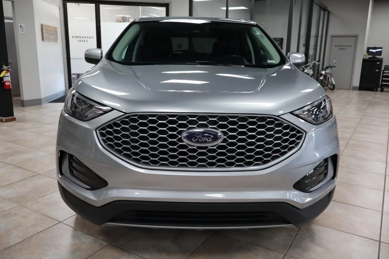 Used 2024 Iconic Silver Ford SEL image 8