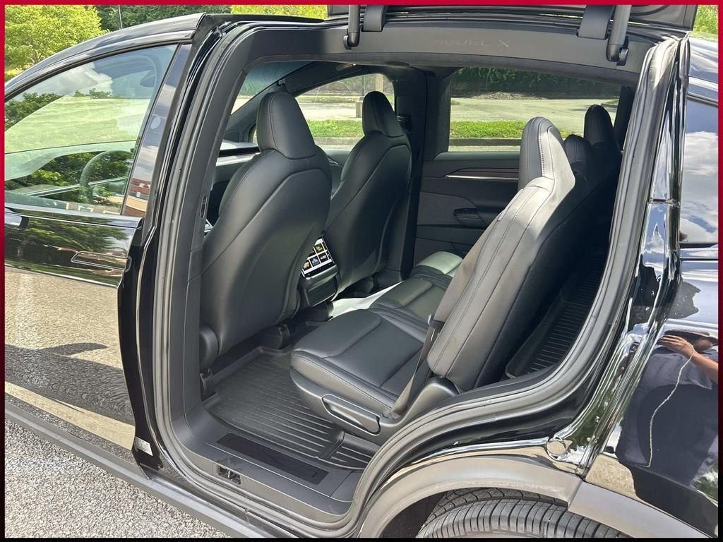 Used 2024  Tesla Base image 22