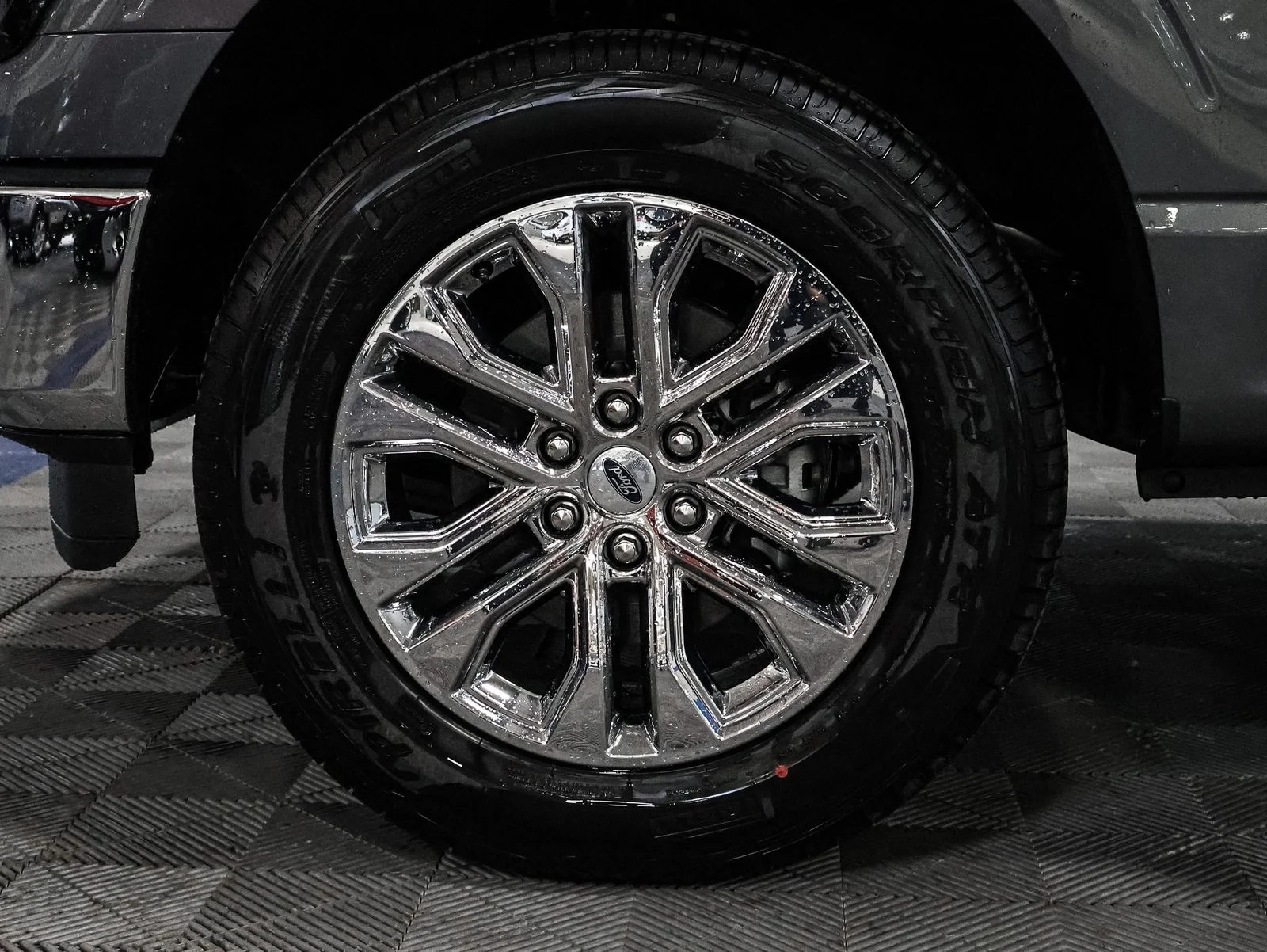 New 2026 Carbonized Gray Metallic Ford XLT image 21