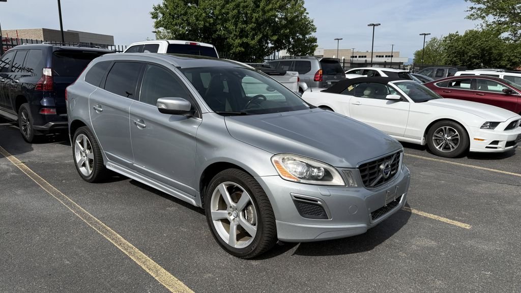 2013 Volvo XC60 T6 AWD Auto R-Design Platinum's photo