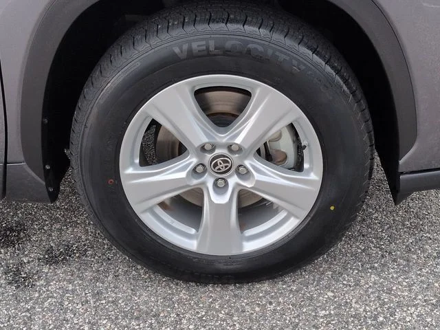 Used 2023 Gray Toyota L image 11