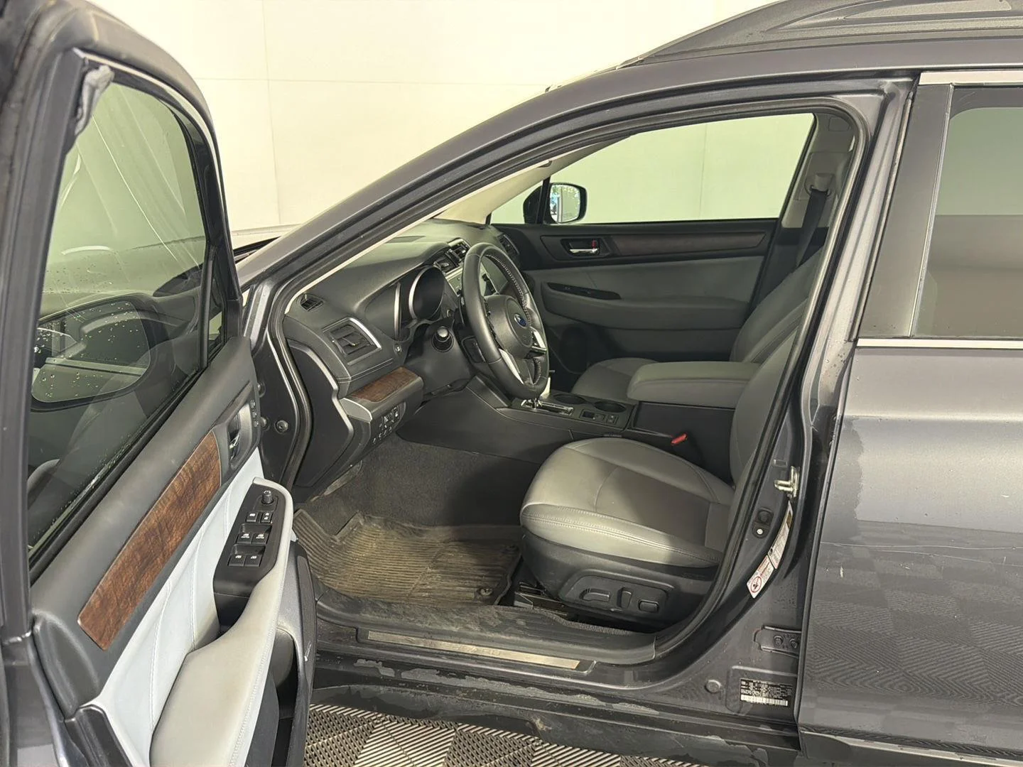 Used 2018 Magnetite Gray Metallic Subaru Limited image 9