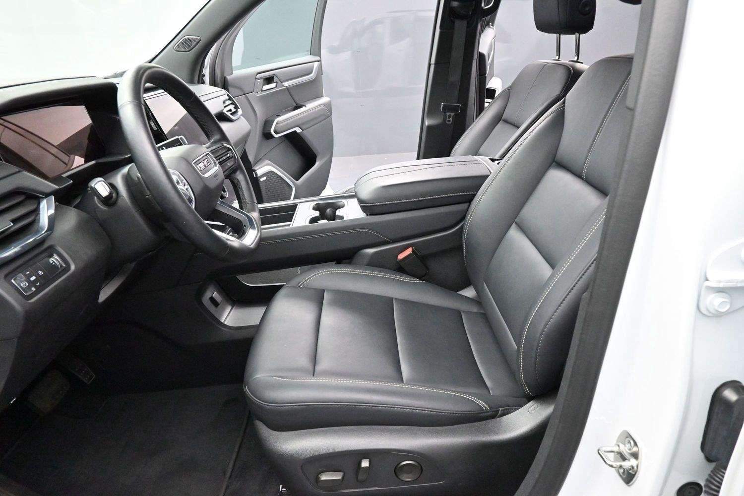 Used 2024 Summit White GMC FWD Elevation image 14