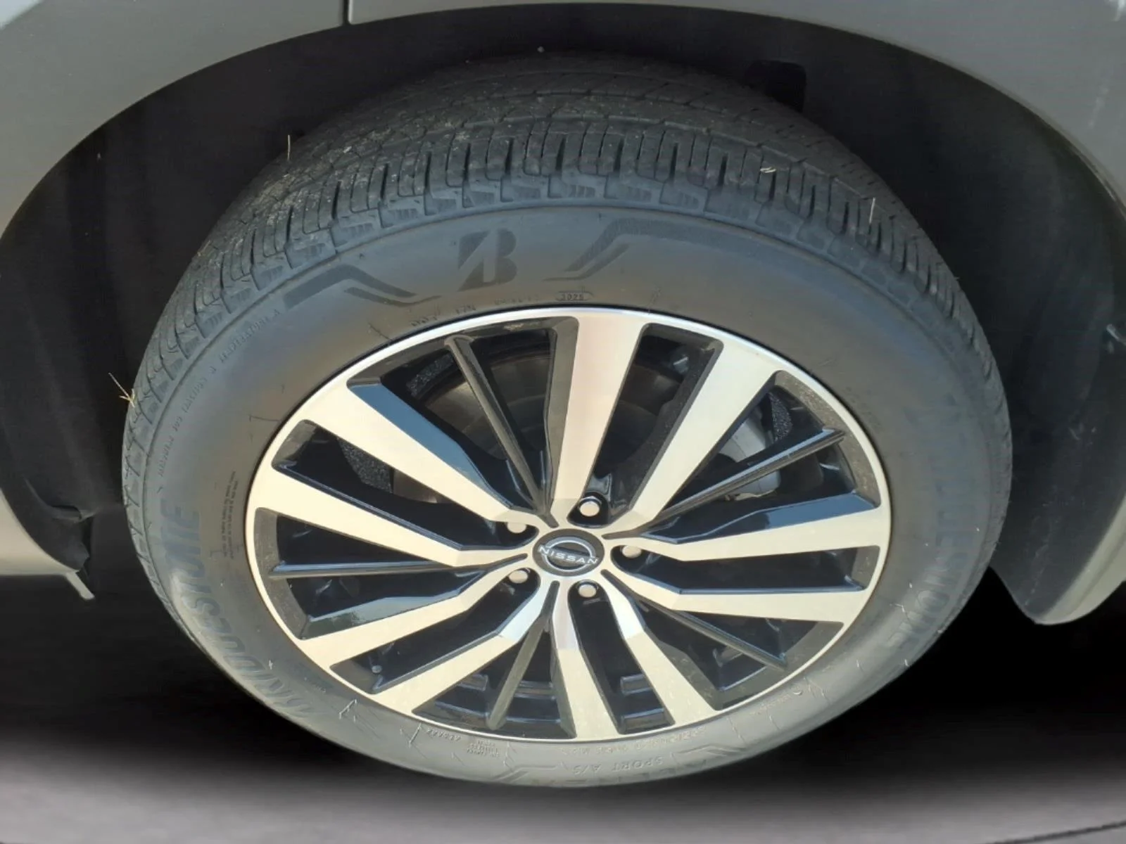 Used 2025 Scarlet Ember Tintcoat Nissan Platinum image 7