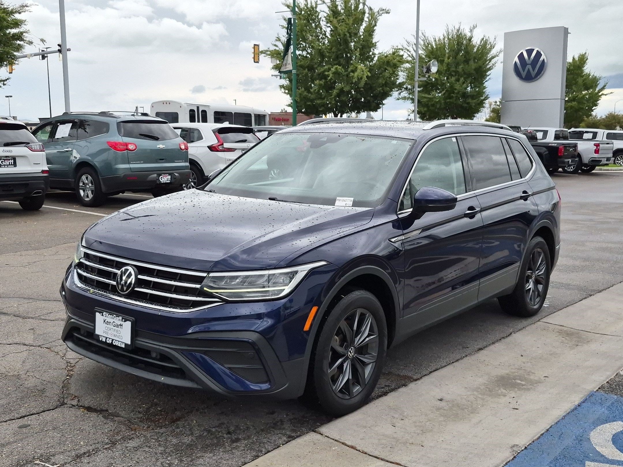 Used 2023 Atlantic Blue Metallic Volkswagen SE image 9