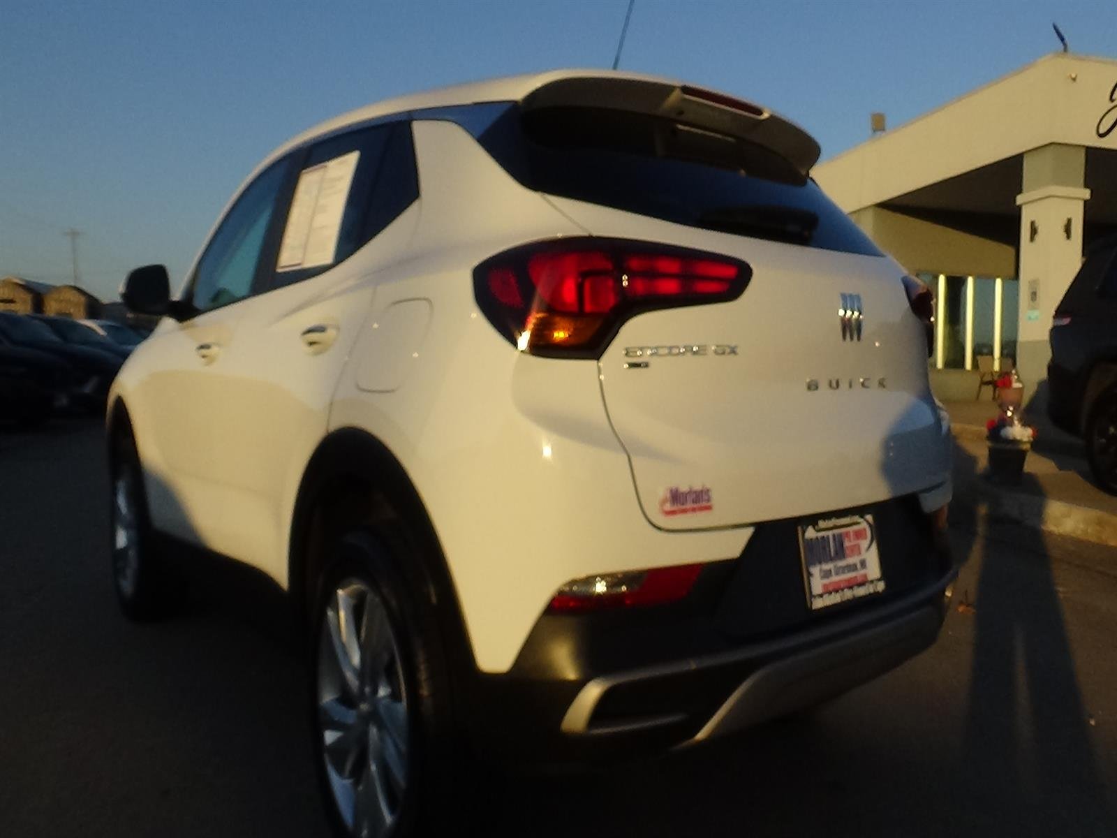 Used 2025 Summit White (gaz) Buick Preferred image 9
