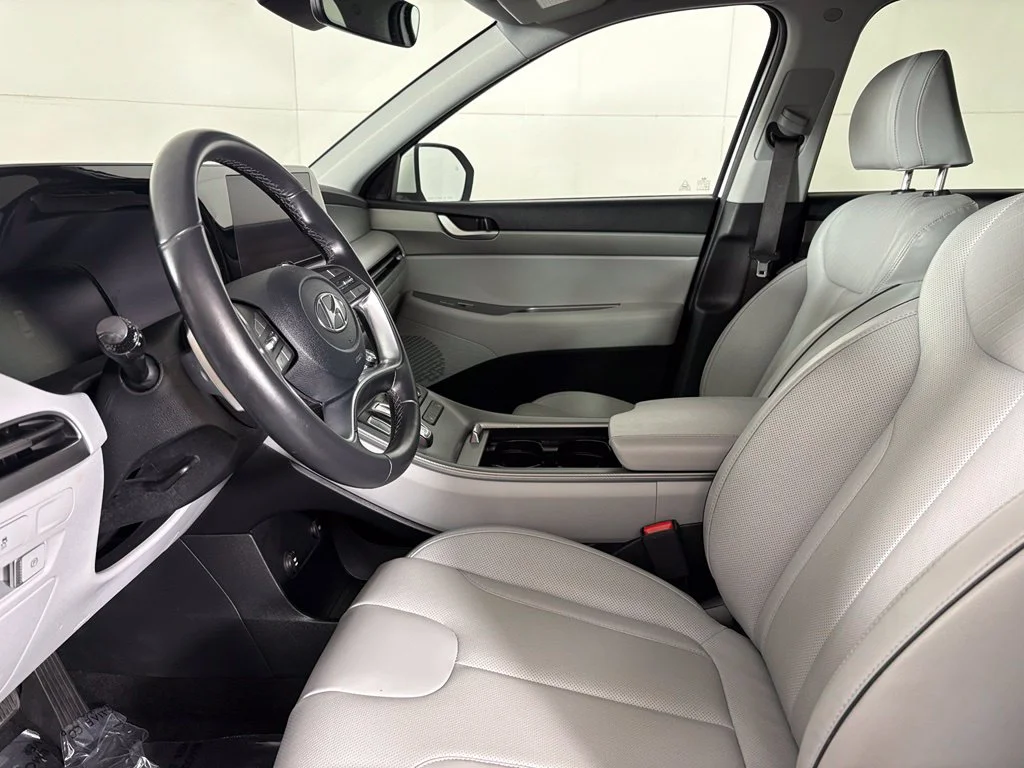 Used 2025 White Hyundai SEL image 22