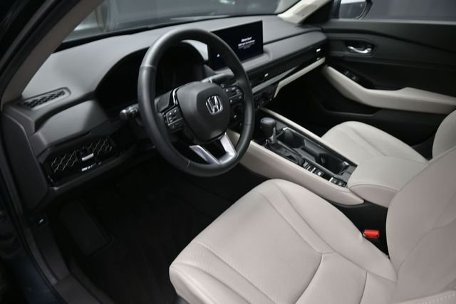 Used 2023  Honda Touring image 18