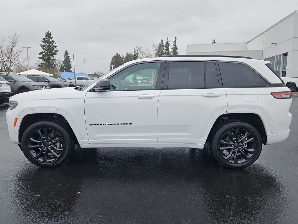 New 2026 Bright White Clear-Coat Exterior Paint Jeep Limited Reserve image 3