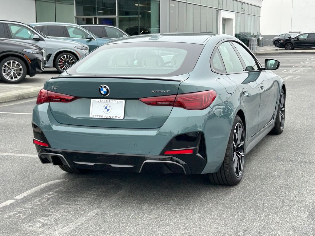 New 2026 Cape York Green Metallic BMW xDrive40 image 5